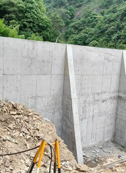 邢台南宫重力式挡土墙